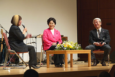 Nami, Ms. Hamayotsu, and Mayor Yada