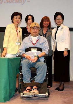 Wabisuke and other participants at the challenged Japan forum 2006