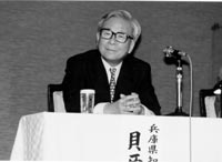 貝原俊民さん (21.jpg 9,300Byte)