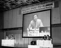 清原慶子さん・成毛真さん・貝原俊民さん・浅野史郎さん・橋本大二郎さん (37.jpg 13,011Byte)