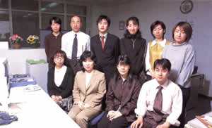 社内スタッフとの写真