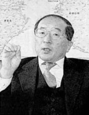 藤本貴也局長の写真