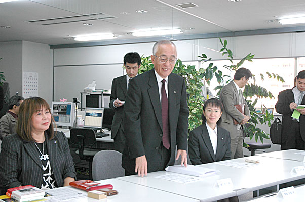 当日ご来訪された関大阪市長と大平大阪市助役