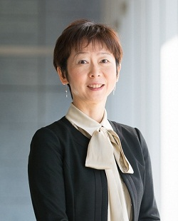 山田真貴子内閣総理大臣秘書官写真